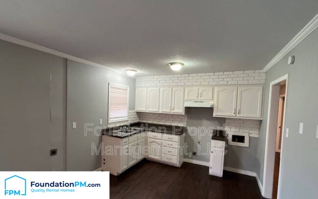 Building Photo - 3747 Hillridge St