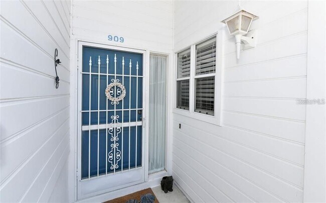 Building Photo - 909 Sandpiper Cir