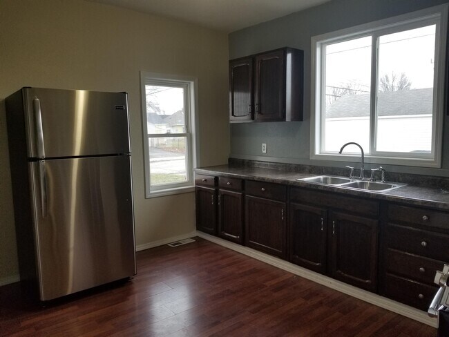 Building Photo - 713 W Spraker St