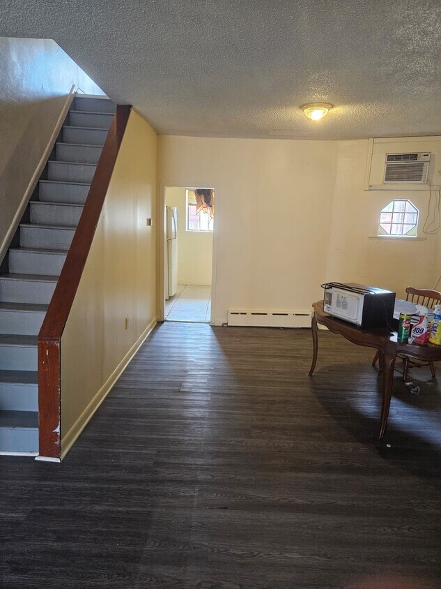 Foto principal - 6149 Wheeler St
