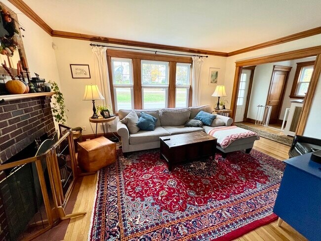 Building Photo - 656 W Roxbury Pky