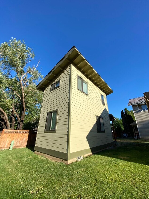 Foto principal - Brand New - 1 Bed 1 Bath ADU House close t...
