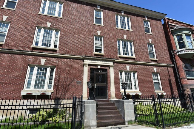 Building Photo - 47 S Lake Ave