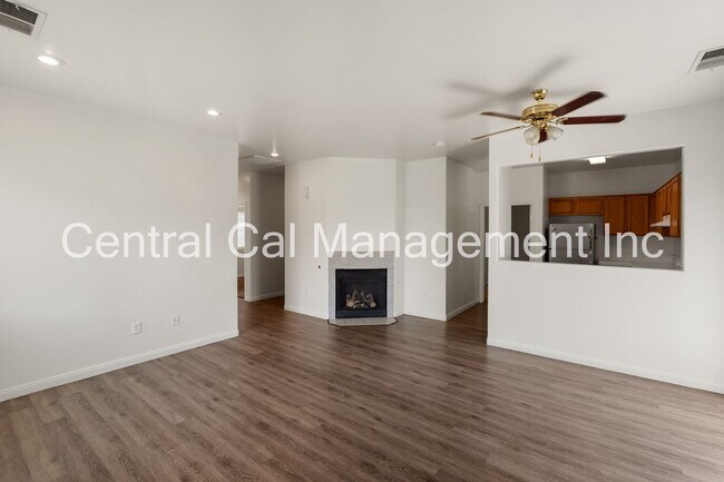 Foto del edificio - 3721 Pine Meadow Dr
