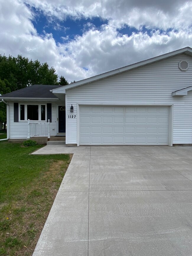 Building Photo - 1127 Glenn Pl