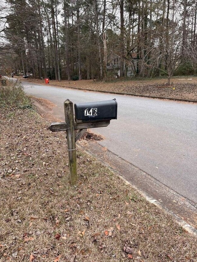 Building Photo - COMING SOON! Beautiful 3BR 2BA Home w/ Garage Parking in Riverdale