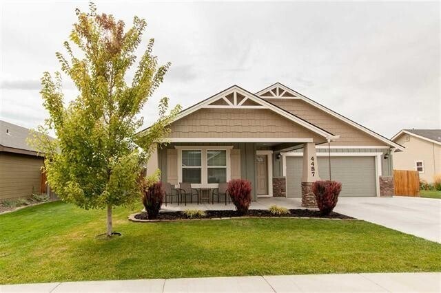Foto principal - 4 Bedroom, 2 bath,