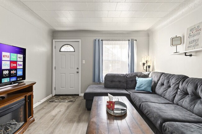 Foto del edificio - 13741 McKinley Ave