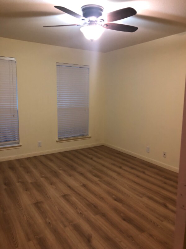 Foto del edificio - 18610 Mammoth Cave Blvd