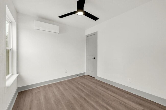 Foto del edificio - 4331 Herridge St