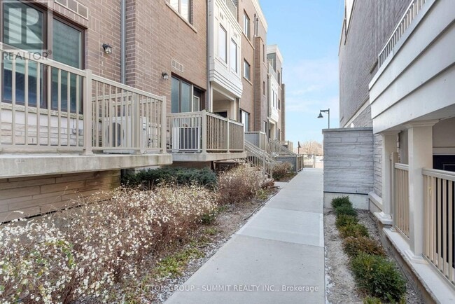Building Photo - 3580 Lake Shore Blvd W