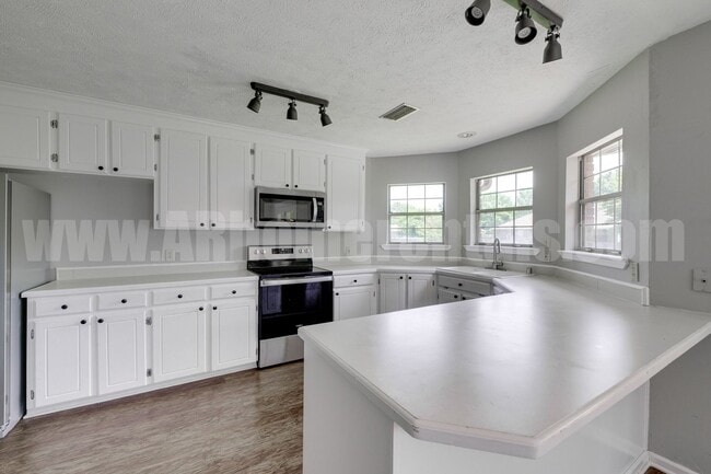 Building Photo - 2765 Archer Ln!