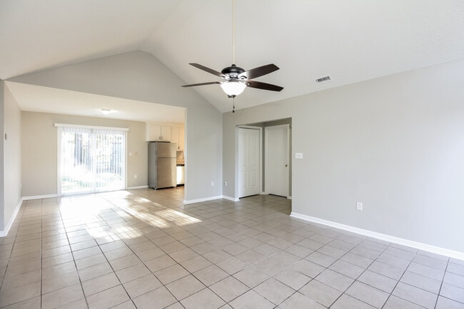 Foto del edificio - 107 Bridge Creek Dr