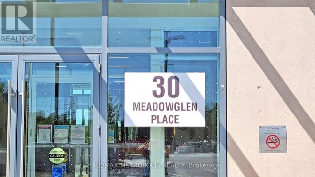 Building Photo - 30 Meadowglen Pl