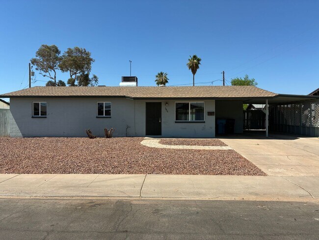 Foto del edificio - Spacious 4 BR 2BA w/ Large Lot in Paradise Valley!!  Located at 36th St and Greenway