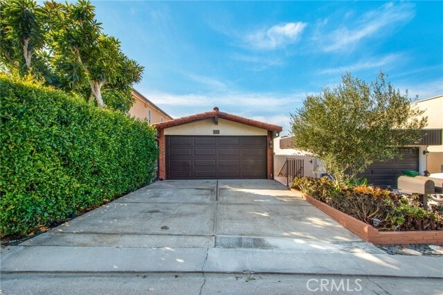 Building Photo - 925 Quivera St