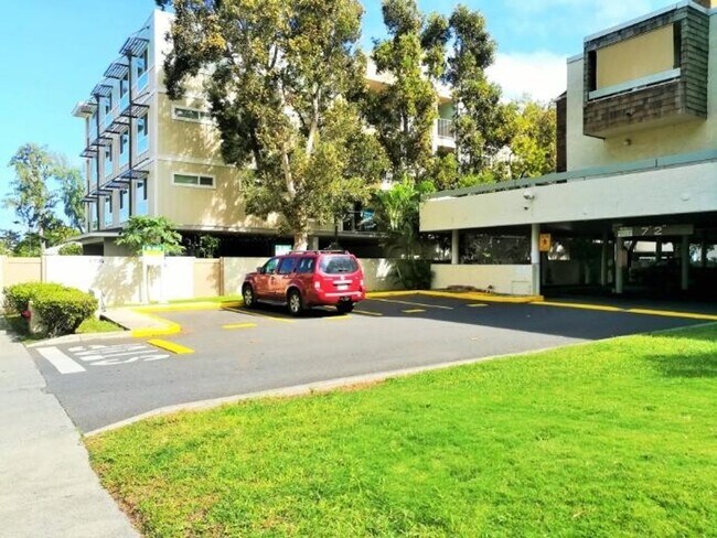 Foto del edificio - 2 BEDROOM 1 BATH 1ST FLOOR TOWNHOME WITH A...