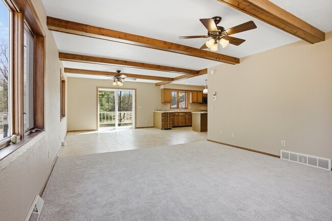 Building Photo - 890 Gale Dr