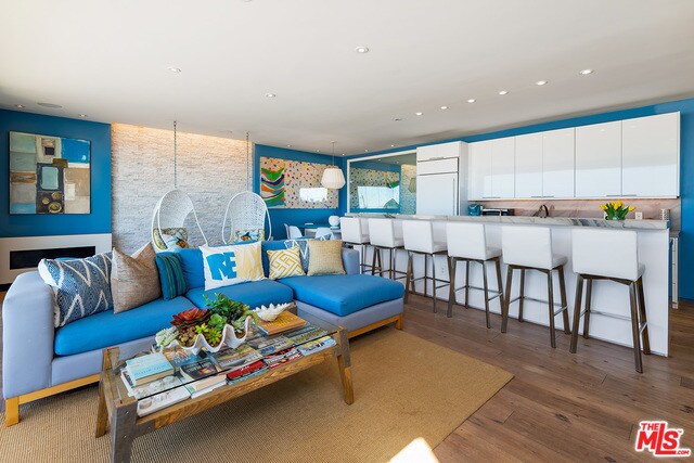 Building Photo - 3711 Ocean Front Walk