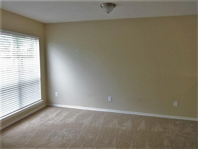 Foto del edificio - 1103 Lochmoor Ln