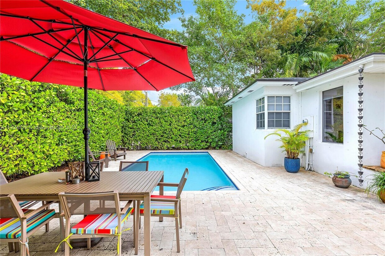 Primary Photo - 1525 SW 13th Ave