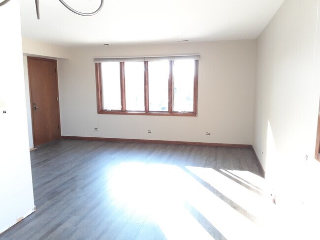 Building Photo - 729 S McKinley Ave