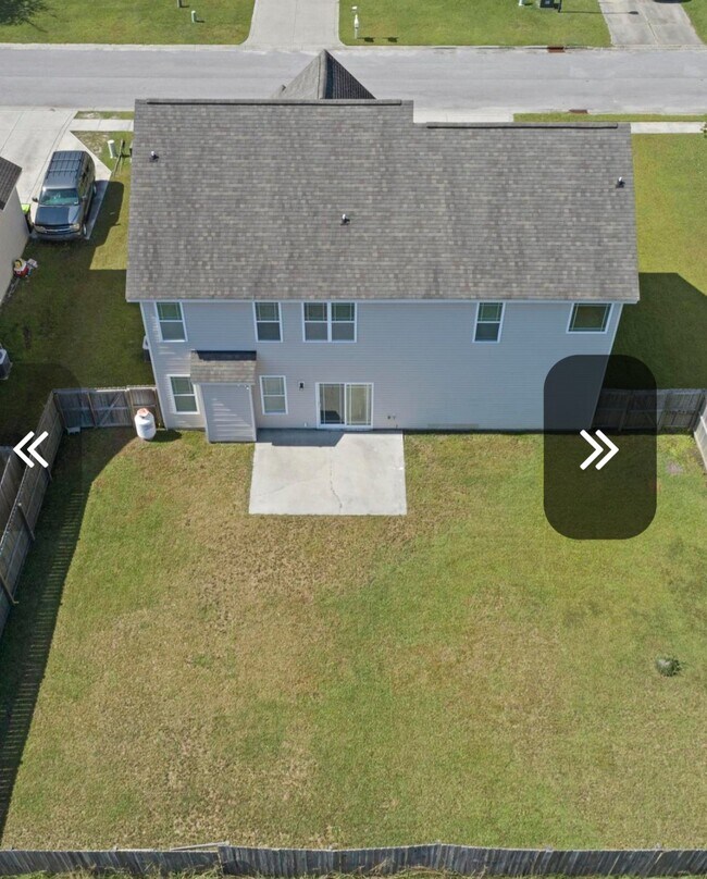 Building Photo - 830 Solomon Dr