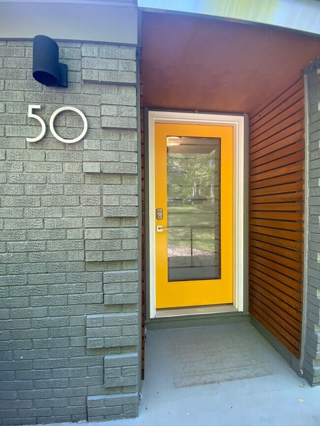 Foto del edificio - East AVL - Mid Century Modern Beauty in Bo...