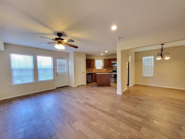 Foto del edificio - 6102 Shadow Isle Ln