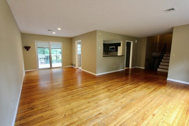 Foto del edificio - 4 Bedroom 3 Bath Well Kept House in West H...