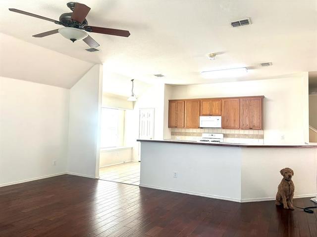 Foto del edificio - 100 Morel Dr