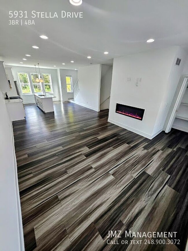 Building Photo - BEAUTIFUL NEW CONSTRUCTION TOWNHOME FOR LE...