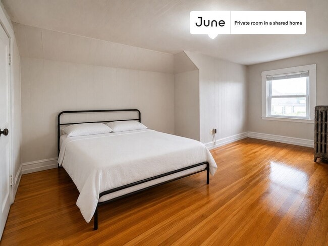 Building Photo - Room in Shared 4 bed/1 bath home