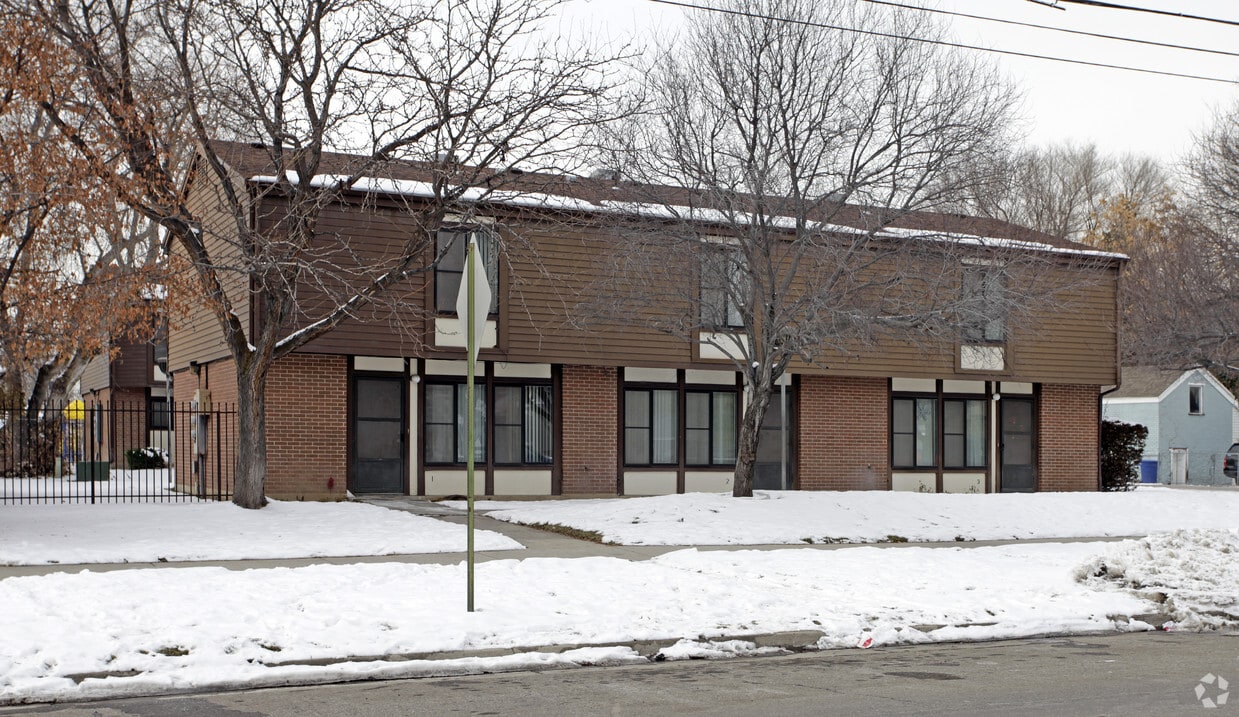 Primary Photo - 640 Central City