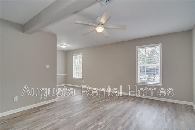 Building Photo - 152 Conifer Dr