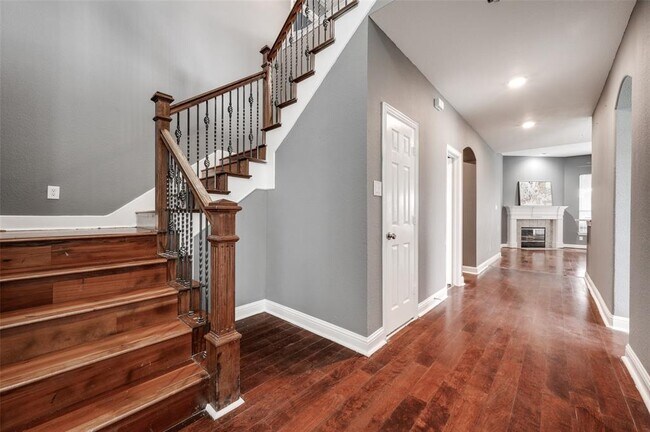 Building Photo - 4470 Republic Dr