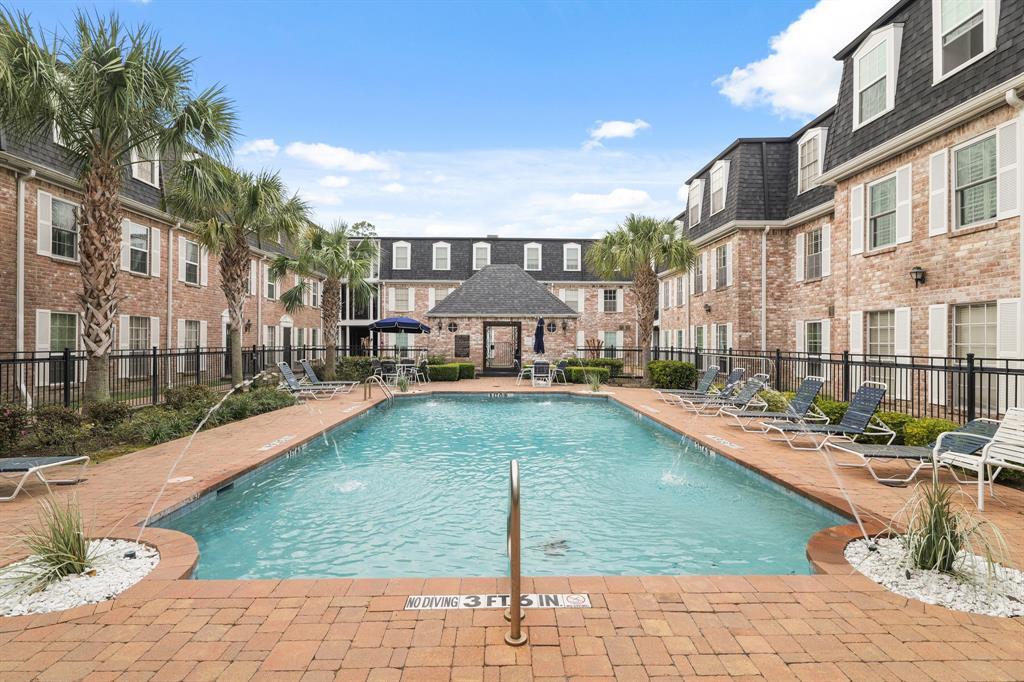 Foto principal - 355 N Post Oak Ln