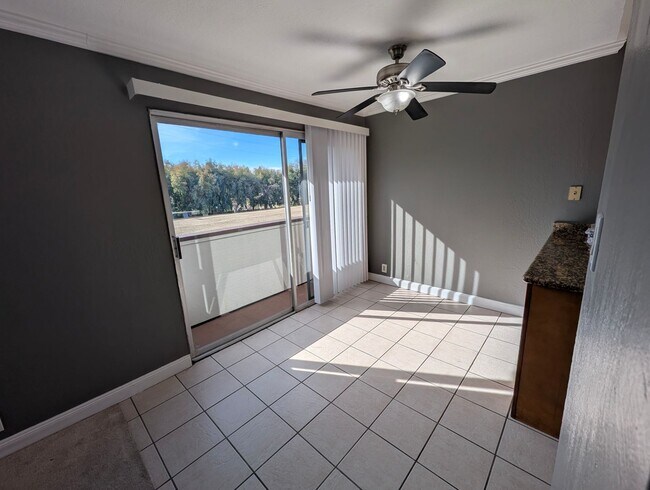 Foto del edificio - 2nd Floor Condo Available Now - Great Location!