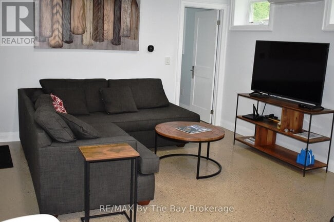 Building Photo - 1054 Lawson Rd