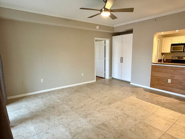Building Photo - ANNUAL RENTAL - UNFURNISHED 2 BED / 2 BATH AT POSITANO PLACE