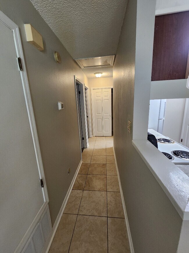 Foto del edificio - 8180 Stonebrook Dr