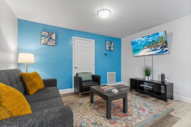 Foto del edificio - 727 Hampton Rd