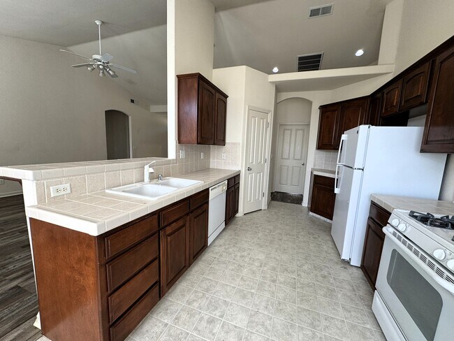 Foto del edificio - 10824 N Bunker Hill Dr