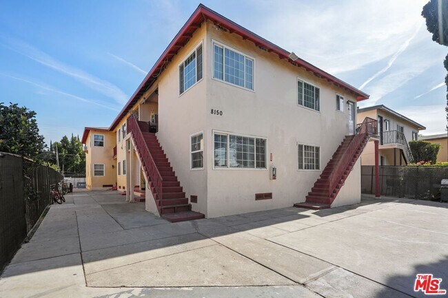 Foto del edificio - 8150 Sepulveda Pl