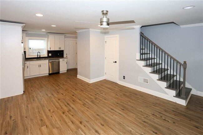 Building Photo - 1809 Vesta Ave