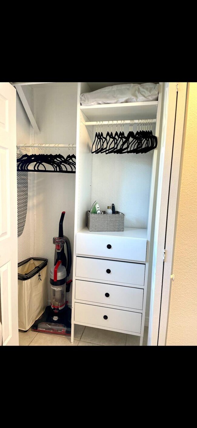 Foto del edificio - 2575 S Himes Ave