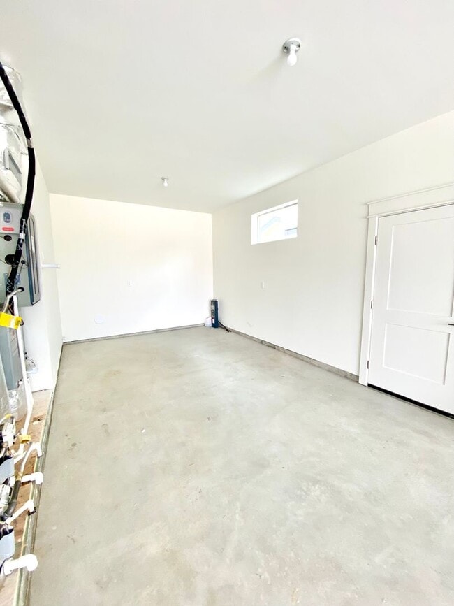 Foto del edificio - Beautiful Custom 6 Bedroom (2 Primary Bedr...