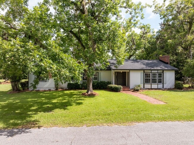 Building Photo - Renovated 4 Bedroom, 3 Bath home in Live Oak