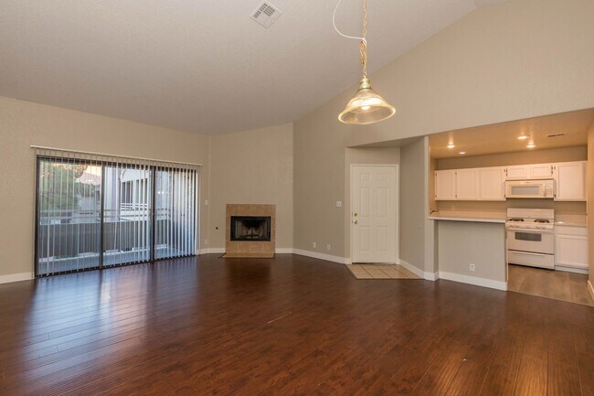 Building Photo - Large One Bedroom Condo at Vizcaya