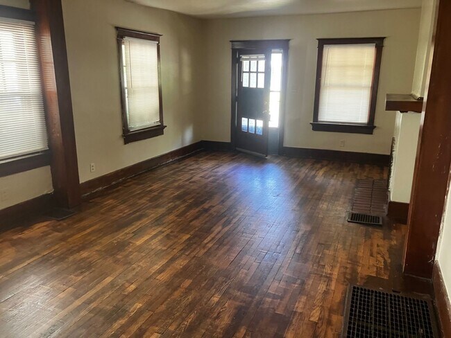 Foto del edificio - 304-306 W Fairview Ave